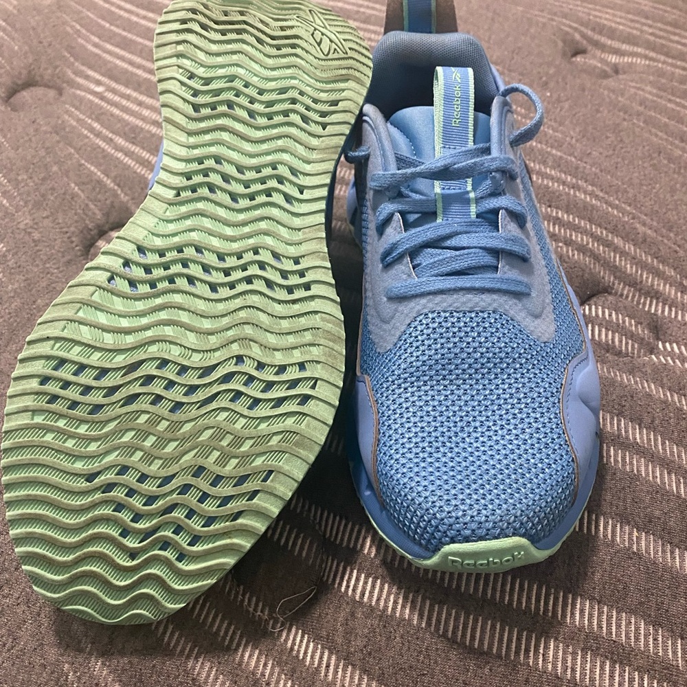 Women’s Reebok’s - Picture 2 of 4